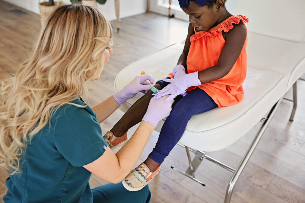 Dermatologist treatment patient with contact dermatitis in bend